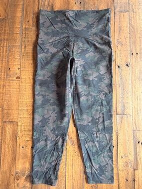 SPANX Booty Boost Camo Leggings Green Black High Rise Sculpting Size Large